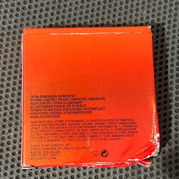 Mac Limited Edition packaging Lunar New Year highlighter in Beaming Blush - Picture 7 of 7